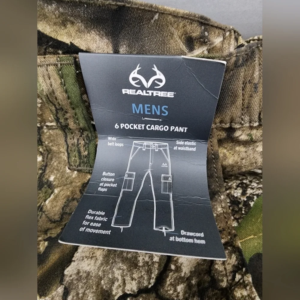 NWT Realtree Brand 6 Pocket Cargo Hunting Pants In Size XXL (44-46)